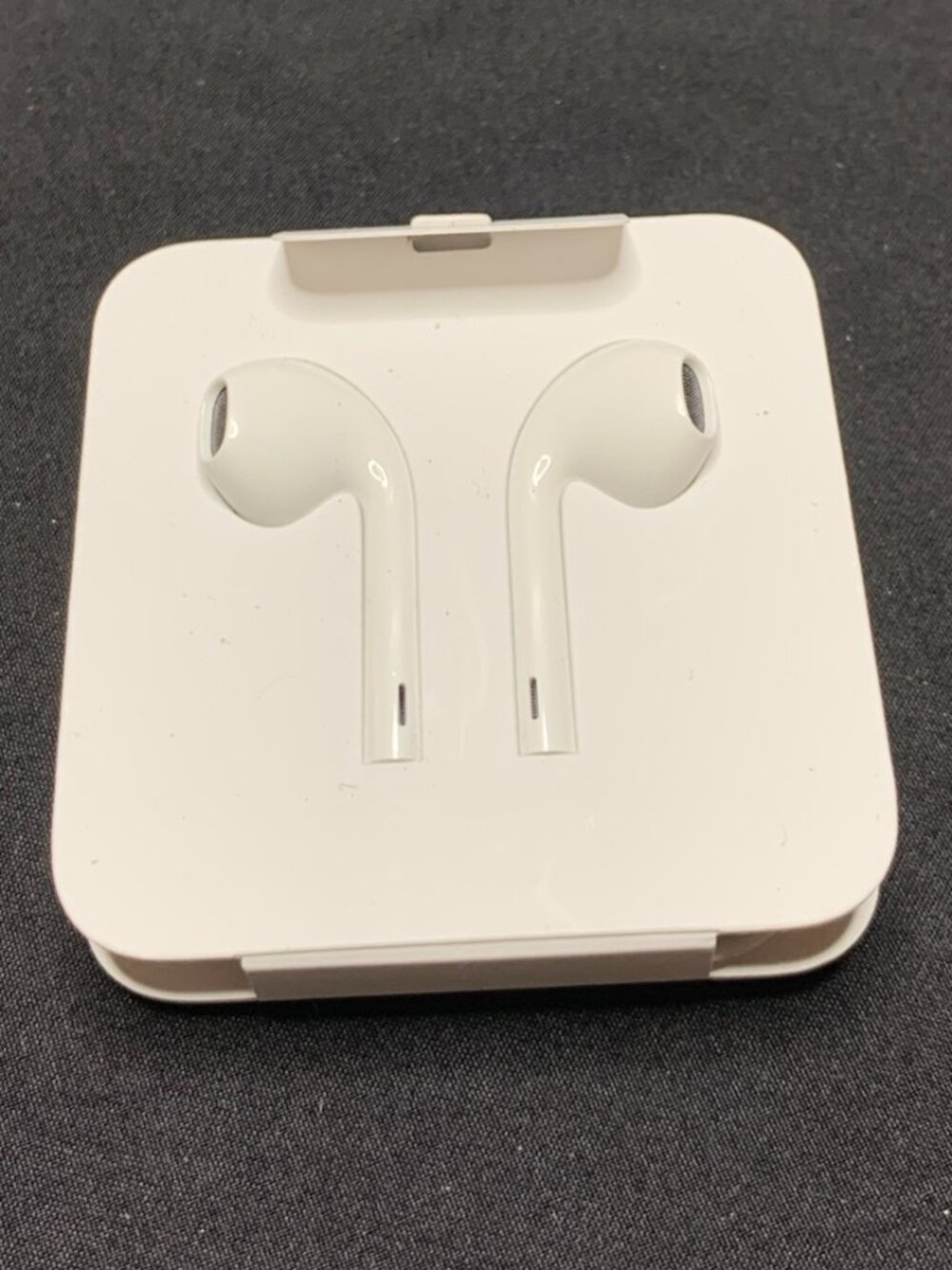 Apple Wired EarPods Headphones 3.5mm Plug White UNUSED